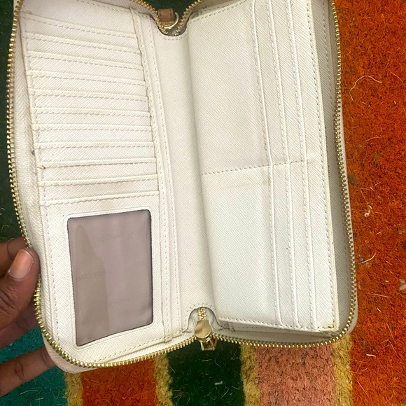 Milky Gold Michael Kors Wallet - Picture 4 of 5